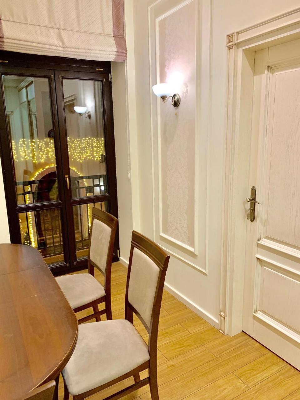 Two-Bedroom On Lesi Ukrainky Lemberg Exterior foto